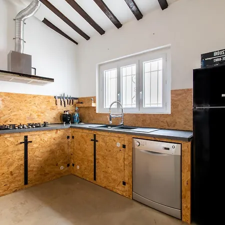 Vakantiehuis Maison Familiale A 2 Min A Pied De L'institut A Armand Calme Jeux Babyfoot Jacuzzi Proche Saint-Laurent-dʼAigouze